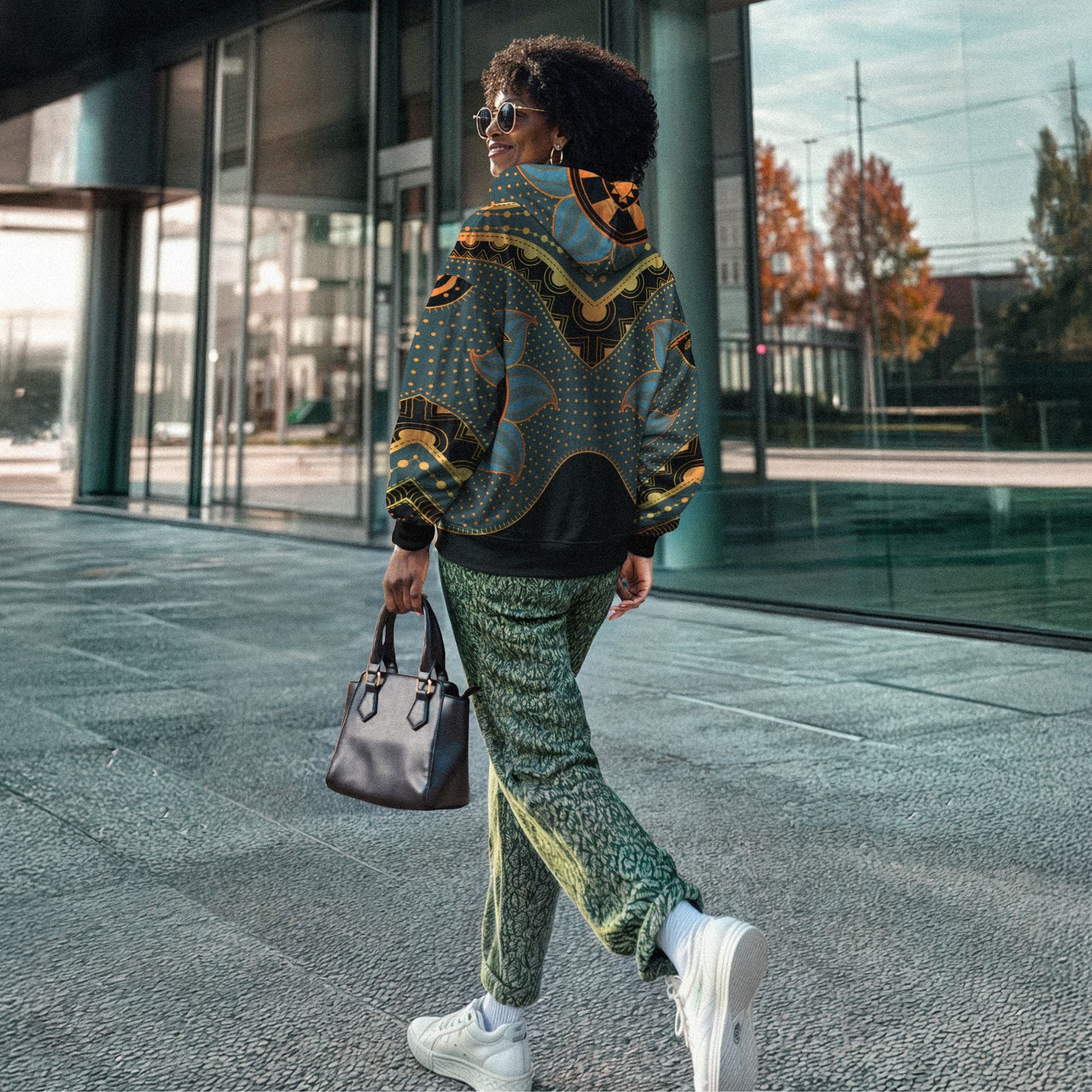 アルティーリ千葉　フーディー　Ｌサイズ Powerful Woman in Patterns All-over Hoodie – Melaninful
